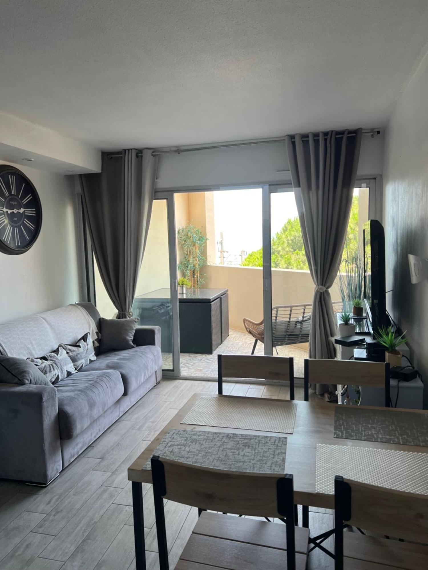 Joli 2 Pieces Aux Pieds Des Plages Cannes Luaran gambar