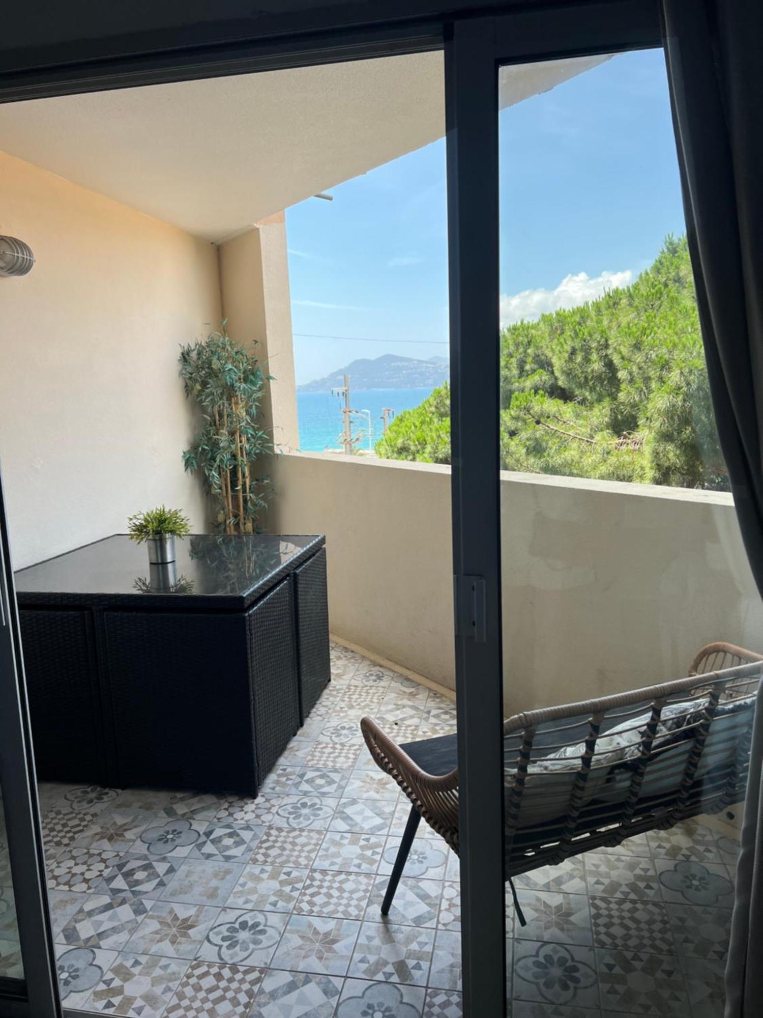 Joli 2 Pieces Aux Pieds Des Plages Cannes Luaran gambar