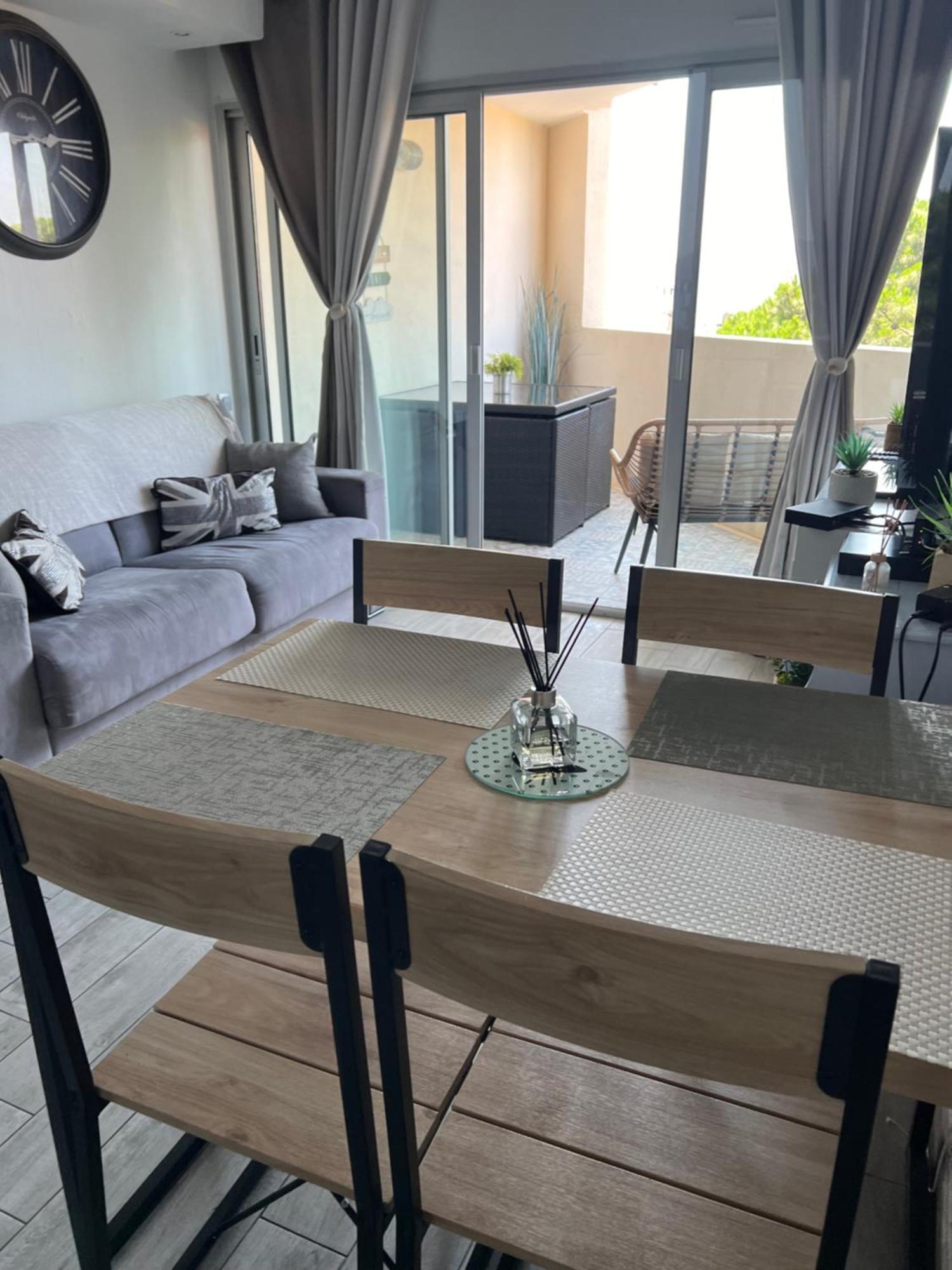 Joli 2 Pieces Aux Pieds Des Plages Cannes Luaran gambar